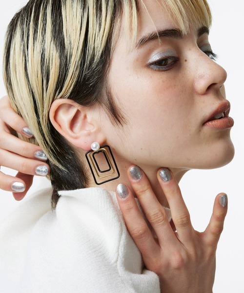 Narcissus(ナルシス)の「【Narcissus】パールスクエアピアス(ピアス(両耳用)・レディース・ブラック/シルバー・FREE)」の10枚目の写真