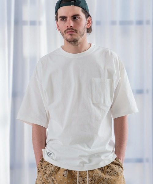 SIDEWAY STANCE(サイドウェイスタンス)の「【SIDEWAY STANCE】ピスネーム ワッペン ポケット付き 無地 Tシャツ(Tシャツ/カットソー・メンズ・ホワイト/モスグリーン/チャコール/パープル/ブラック/グレイッシュベージュ・LARGE/MEDIUM/X-LARGE)」の2枚目の写真