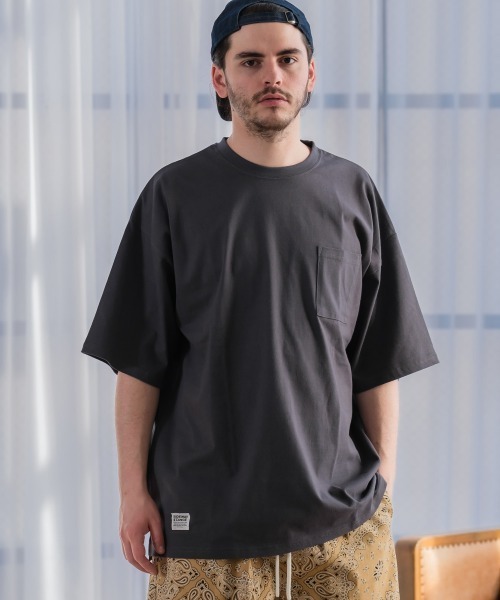 SIDEWAY STANCE(サイドウェイスタンス)の「【SIDEWAY STANCE】ピスネーム ワッペン ポケット付き 無地 Tシャツ(Tシャツ/カットソー・メンズ・ホワイト/モスグリーン/チャコール/パープル/ブラック/グレイッシュベージュ・LARGE/MEDIUM/X-LARGE)」の4枚目の写真