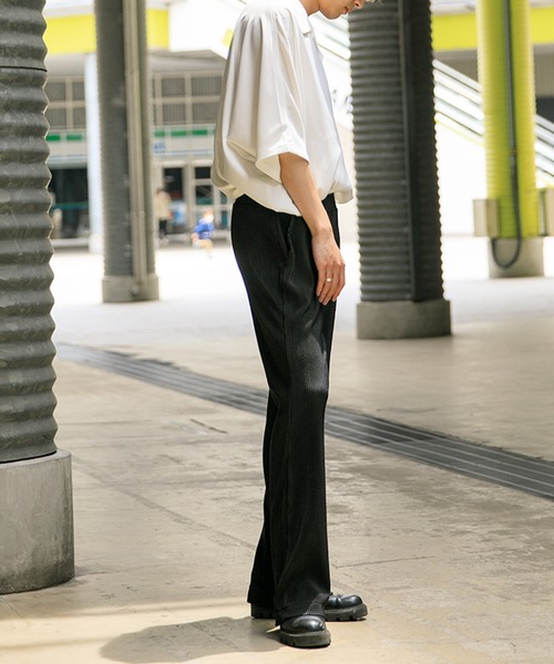 Adoon plain(アドーンプレーン)の「【Adoon plain】プリーツフレアパンツ(その他パンツ・メンズ・ブラック・SMALL/MEDIUM/LARGE)」の8枚目の写真