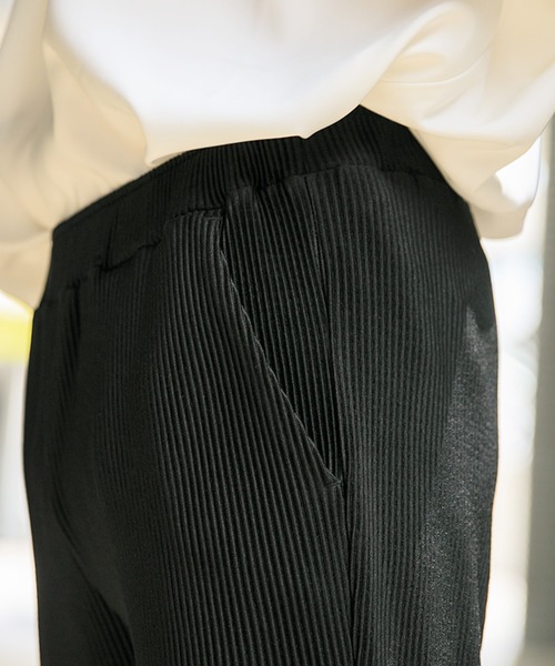 Adoon plain(アドーンプレーン)の「【Adoon plain】プリーツフレアパンツ(その他パンツ・メンズ・ブラック・SMALL/MEDIUM/LARGE)」の14枚目の写真