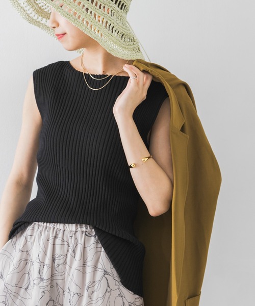 URBAN RESEARCH（アーバンリサーチ）の「コンパクトリブニット(ノースリーブ)（ニット/セーター・レディース・ブラック/ブラウン/グリーン/ラベンダー/グレー系その他・FREE）」の2枚目の写真