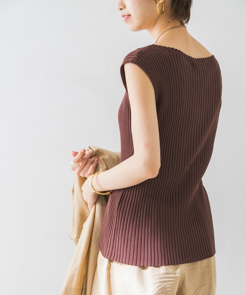 URBAN RESEARCH（アーバンリサーチ）の「コンパクトリブニット(ノースリーブ)（ニット/セーター・レディース・ブラック/ブラウン/グリーン/ラベンダー/グレー系その他・FREE）」の22枚目の写真