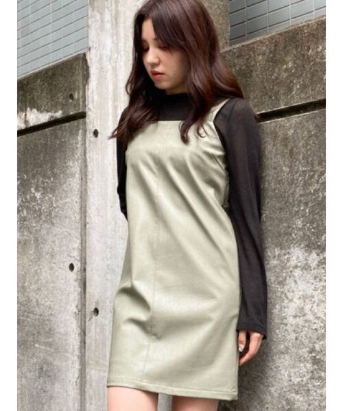 EVRIS(エヴリス)の「レザーライクジャンスカ(ワンピース・レディース・ブラック/グリーン/アイボリー・FREE)」の3枚目の写真