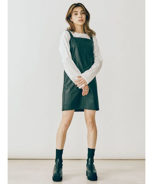 EVRIS(エヴリス)の「レザーライクジャンスカ(ワンピース・レディース・ブラック/グリーン/アイボリー・FREE)」の4枚目の写真