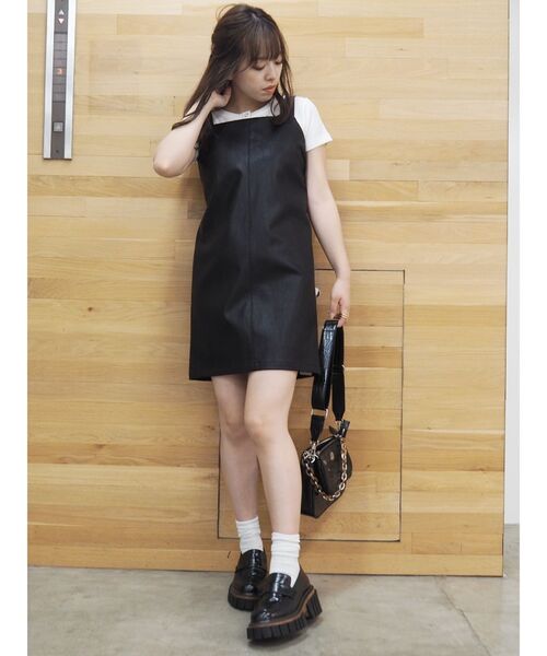 EVRIS(エヴリス)の「レザーライクジャンスカ(ワンピース・レディース・ブラック/グリーン/アイボリー・FREE)」の7枚目の写真