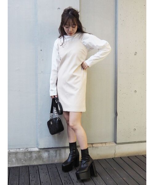 EVRIS(エヴリス)の「レザーライクジャンスカ(ワンピース・レディース・ブラック/グリーン/アイボリー・FREE)」の14枚目の写真