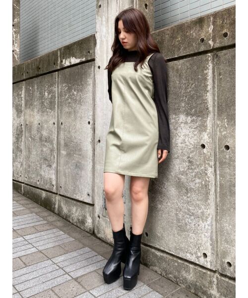 EVRIS(エヴリス)の「レザーライクジャンスカ(ワンピース・レディース・ブラック/グリーン/アイボリー・FREE)」の16枚目の写真