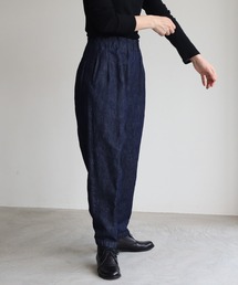 新品タグ付　yuni コットン/リネン デニム テーパードパンツ yuni（ユニ ）の「コットン/リネン denim gum tuck パンツ