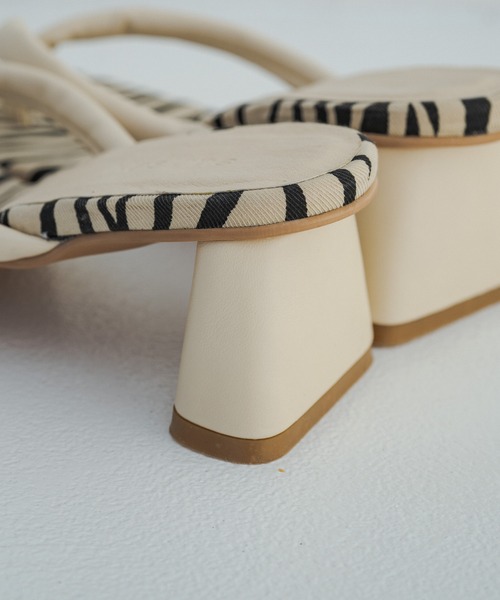 Kastane（カスタネ）の「ゼブラトングサンダル（サンダル・レディース・ブラック/アイボリー・38/37/39）」の10枚目の写真