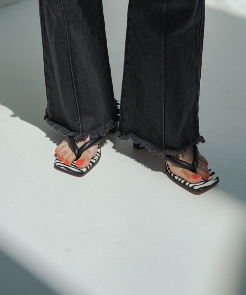 Kastane（カスタネ）の「ゼブラトングサンダル（サンダル・レディース・ブラック/アイボリー・38/37/39）」の6枚目の写真