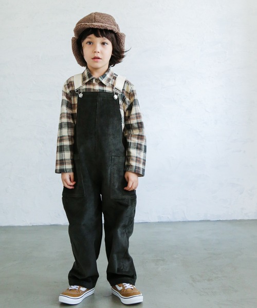 pairmanon（ペアマノン）の「【ママとおそろい】ユニセックスコーデュロイサロペット（サロペット/オーバーオール・キッズ・ブラック/ベージュ/ブラウン/カーキ/アイボリー/チャコール・90/100/110/120/130/140/150）」の6枚目の写真
