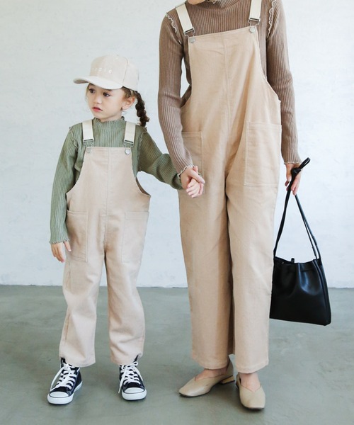 pairmanon（ペアマノン）の「【ママとおそろい】ユニセックスコーデュロイサロペット（サロペット/オーバーオール・キッズ・ブラック/ベージュ/ブラウン/カーキ/アイボリー/チャコール・90/100/110/120/130/140/150）」の2枚目の写真
