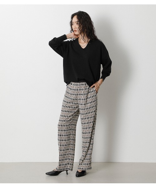 crie conforto（クリーコンフォルト）の「袖口ラインＶネックルーズニット（ニット/セーター・レディース・ブラック/グリーン/ライトベージュ・SMALL/MEDIUM）」の22枚目の写真