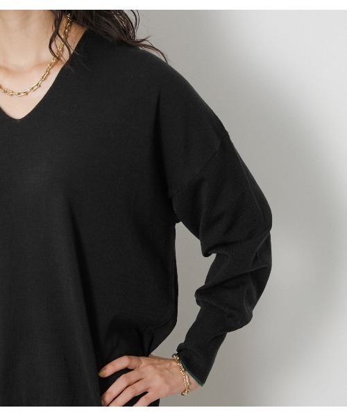 crie conforto（クリーコンフォルト）の「袖口ラインＶネックルーズニット（ニット/セーター・レディース・ブラック/グリーン/ライトベージュ・SMALL/MEDIUM）」の13枚目の写真