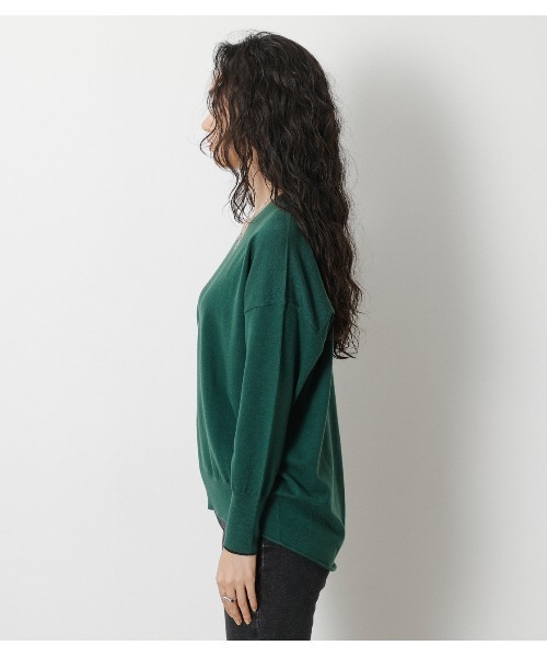 crie conforto（クリーコンフォルト）の「袖口ラインＶネックルーズニット（ニット/セーター・レディース・ブラック/グリーン/ライトベージュ・SMALL/MEDIUM）」の17枚目の写真