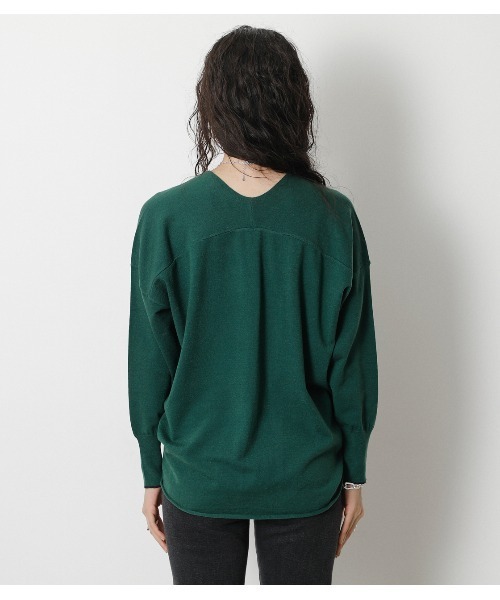 crie conforto（クリーコンフォルト）の「袖口ラインＶネックルーズニット（ニット/セーター・レディース・ブラック/グリーン/ライトベージュ・SMALL/MEDIUM）」の5枚目の写真