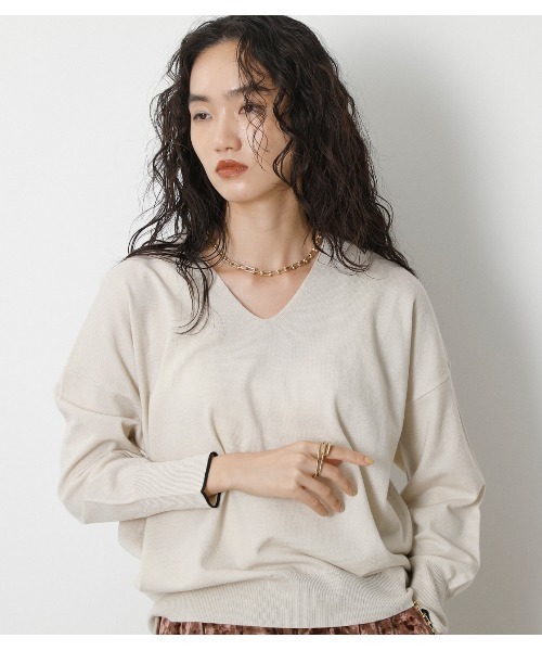 crie conforto（クリーコンフォルト）の「袖口ラインＶネックルーズニット（ニット/セーター・レディース・ブラック/グリーン/ライトベージュ・SMALL/MEDIUM）」の9枚目の写真