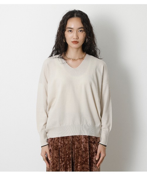crie conforto（クリーコンフォルト）の「袖口ラインＶネックルーズニット（ニット/セーター・レディース・ブラック/グリーン/ライトベージュ・SMALL/MEDIUM）」の12枚目の写真