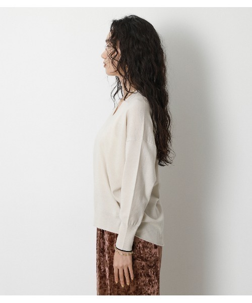 crie conforto（クリーコンフォルト）の「袖口ラインＶネックルーズニット（ニット/セーター・レディース・ブラック/グリーン/ライトベージュ・SMALL/MEDIUM）」の18枚目の写真