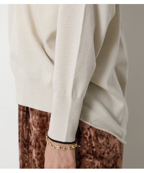 crie conforto（クリーコンフォルト）の「袖口ラインＶネックルーズニット（ニット/セーター・レディース・ブラック/グリーン/ライトベージュ・SMALL/MEDIUM）」の21枚目の写真