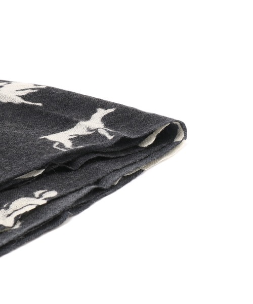 Glen Prince（グレンプリンス）の「【GLEN PRINCE（グレン プリンス）】ストール　イヌ柄（ストール/ショール・レディース・ブラック・FREE）」の3枚目の写真