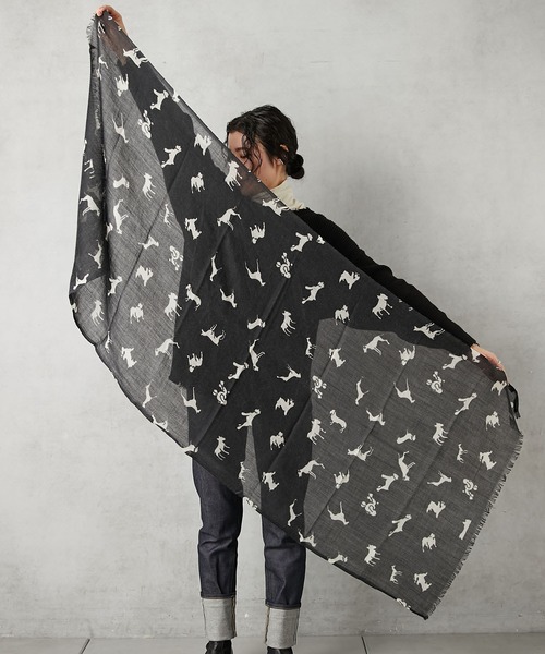 Glen Prince（グレンプリンス）の「【GLEN PRINCE（グレン プリンス）】ストール　イヌ柄（ストール/ショール・レディース・ブラック・FREE）」の12枚目の写真