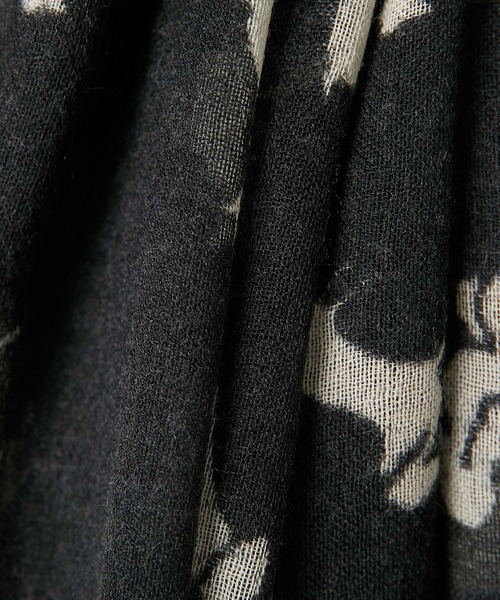 Glen Prince（グレンプリンス）の「【GLEN PRINCE（グレン プリンス）】ストール　イヌ柄（ストール/ショール・レディース・ブラック・FREE）」の8枚目の写真