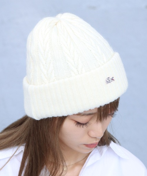 LACOSTE（ラコステ）の「LACOSTE/ラコステ ケーブル編み ニット帽（ニットキャップ/ビーニー・レディース・オフホワイト/ワインレッド・FREE）」の2枚目の写真