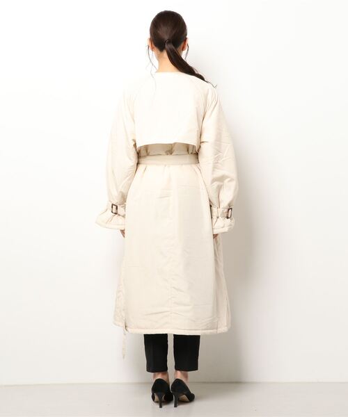 Monocoro toppi（モノコロトッピ）の「中綿入り キャンディースリーブ ノーカラー ロング トレンチコート（トレンチコート・レディース・ブラック/ベージュ/アイボリー・M/L）」の5枚目の写真