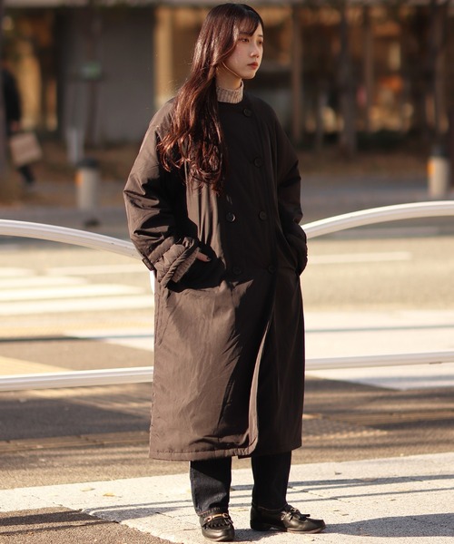 Monocoro toppi（モノコロトッピ）の「中綿入り キャンディースリーブ ノーカラー ロング トレンチコート（トレンチコート・レディース・ブラック/ベージュ/アイボリー・M/L）」の19枚目の写真