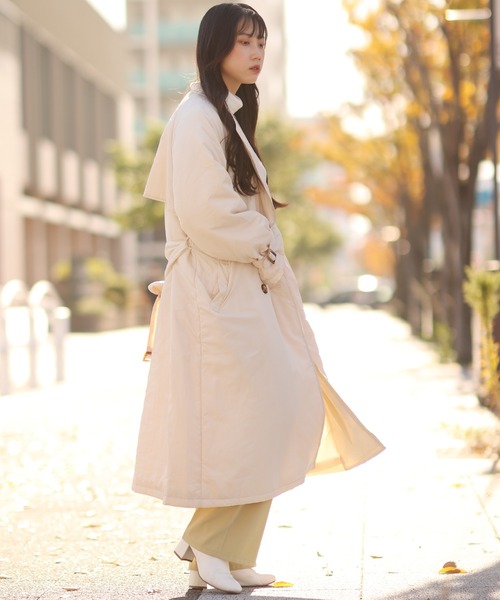 Monocoro toppi（モノコロトッピ）の「中綿入り キャンディースリーブ ノーカラー ロング トレンチコート（トレンチコート・レディース・ブラック/ベージュ/アイボリー・M/L）」の9枚目の写真