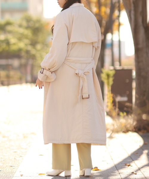 Monocoro toppi（モノコロトッピ）の「中綿入り キャンディースリーブ ノーカラー ロング トレンチコート（トレンチコート・レディース・ブラック/ベージュ/アイボリー・M/L）」の15枚目の写真