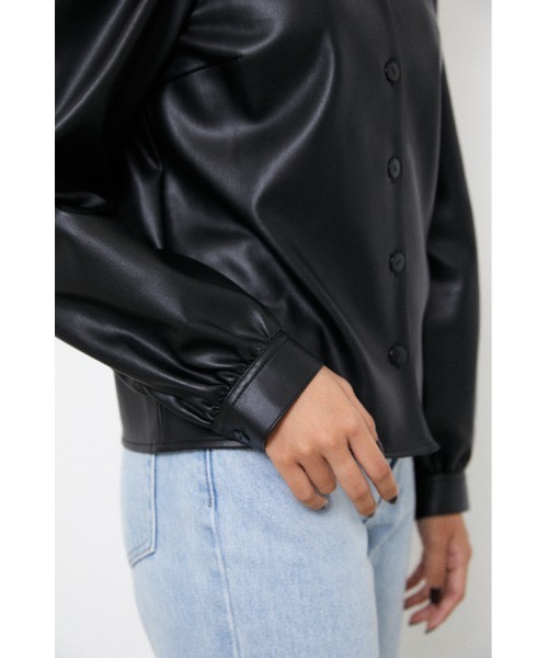 LAGUA GEM（ラグアジェム）の「FRONT BUTTON F/LEATHER TOPS（シャツ/ブラウス・レディース・ブラック/アイボリー・FREE）」の8枚目の写真
