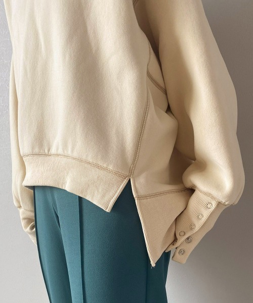 Bab（バブ）の「裏起毛プチハイネックスウェット（スウェット・レディース・チャコールグレー/ピンク/ブルー/アイボリー・M）」の6枚目の写真