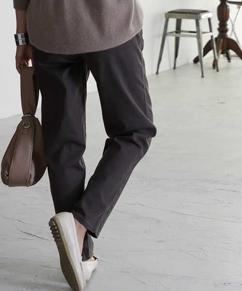 OMNES（オムネス）の「テーパードストレッチイージーパンツ 10分丈（その他パンツ・レディース・ホワイト/ブラック/ベージュ/ネイビー/グレー/オリーブ/ブルーグレー/キャメル/チャコール/カーキ・SMALL/MEDIUM）」の17枚目の写真