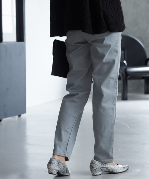 OMNES（オムネス）の「テーパードストレッチイージーパンツ 10分丈（その他パンツ・レディース・ホワイト/ブラック/ベージュ/ネイビー/グレー/オリーブ/ブルーグレー/キャメル/チャコール/カーキ・SMALL/MEDIUM）」の13枚目の写真