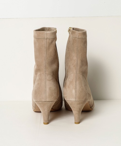 OUVRAGE CLASSE(ウヴラージュクラス)の「スェードショートブーツ(ブーツ・レディース・ブラック/ベージュ・MEDIUM/SMALL)」の8枚目の写真