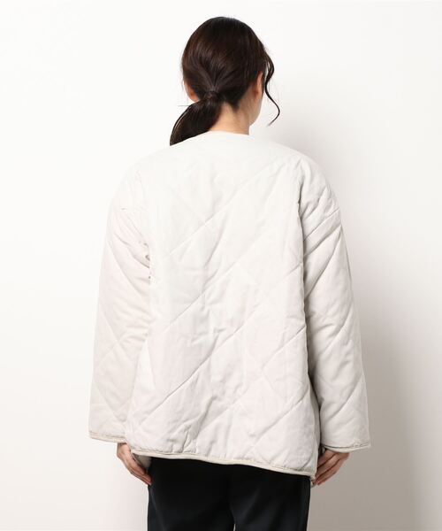 210nouve(トゥージュヌーブ)の「キルト×ボアリバーシブルジャケット(ノーカラージャケット・レディース・アイボリー/ライトカーキ/ベージュ/ブラック・FREE)」の6枚目の写真