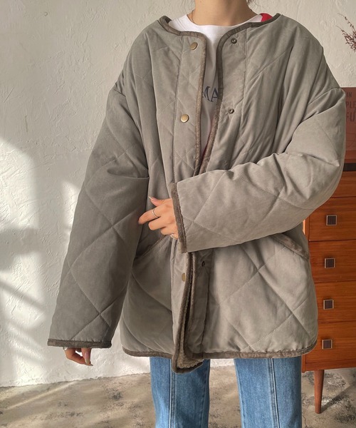 210nouve(トゥージュヌーブ)の「キルト×ボアリバーシブルジャケット(ノーカラージャケット・レディース・アイボリー/ライトカーキ/ベージュ/ブラック・FREE)」の4枚目の写真