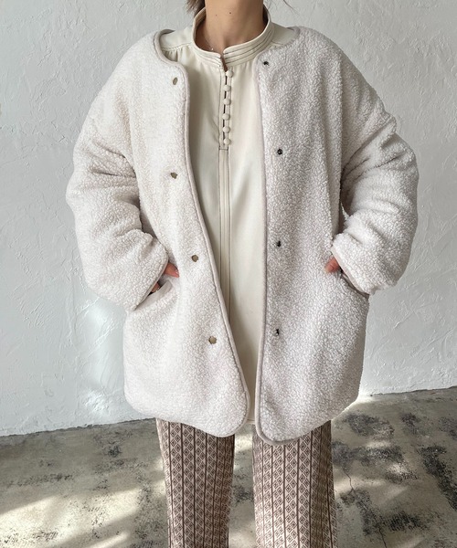 210nouve(トゥージュヌーブ)の「キルト×ボアリバーシブルジャケット(ノーカラージャケット・レディース・アイボリー/ライトカーキ/ベージュ/ブラック・FREE)」の2枚目の写真