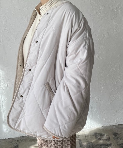 210nouve(トゥージュヌーブ)の「キルト×ボアリバーシブルジャケット(ノーカラージャケット・レディース・アイボリー/ライトカーキ/ベージュ/ブラック・FREE)」の22枚目の写真