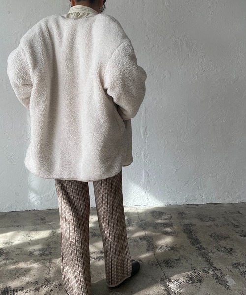 210nouve(トゥージュヌーブ)の「キルト×ボアリバーシブルジャケット(ノーカラージャケット・レディース・アイボリー/ライトカーキ/ベージュ/ブラック・FREE)」の19枚目の写真