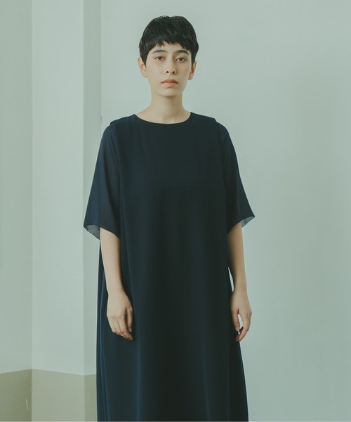 WHYTO.（ホワイト）の「「WHYTO. / ホワイト」シアースリーブタックドレス"Sheer Sleeve Tuck Dress"（ワンピース・レディース・ブラック/グレイッシュベージュ/ネイビー・38/36）」の3枚目の写真