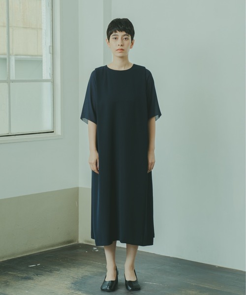 WHYTO.（ホワイト）の「「WHYTO. / ホワイト」シアースリーブタックドレス"Sheer Sleeve Tuck Dress"（ワンピース・レディース・ブラック/グレイッシュベージュ/ネイビー・38/36）」の4枚目の写真