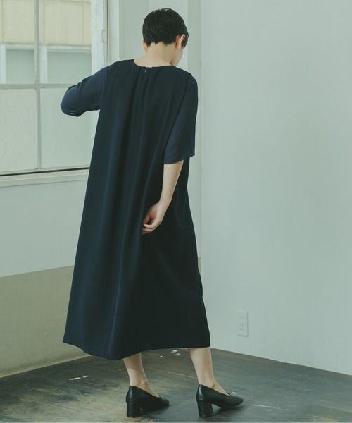WHYTO.（ホワイト）の「「WHYTO. / ホワイト」シアースリーブタックドレス"Sheer Sleeve Tuck Dress"（ワンピース・レディース・ブラック/グレイッシュベージュ/ネイビー・38/36）」の5枚目の写真