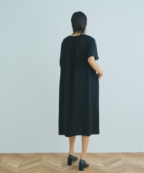 WHYTO.（ホワイト）の「「WHYTO. / ホワイト」シアースリーブタックドレス"Sheer Sleeve Tuck Dress"（ワンピース・レディース・ブラック/グレイッシュベージュ/ネイビー・38/36）」の15枚目の写真