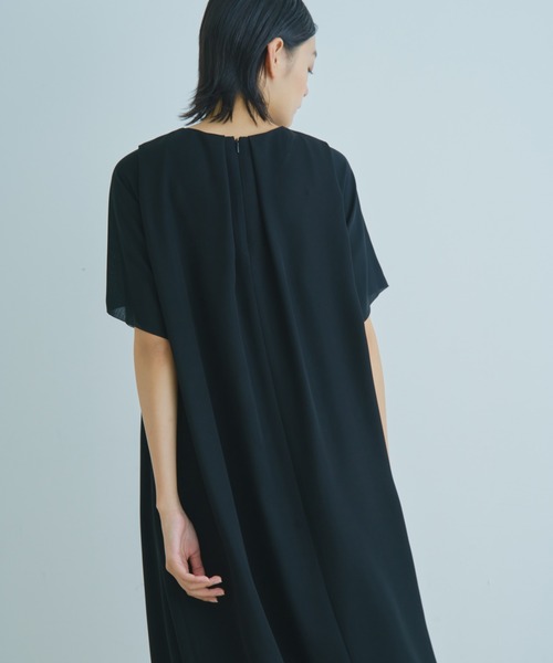 WHYTO.（ホワイト）の「「WHYTO. / ホワイト」シアースリーブタックドレス"Sheer Sleeve Tuck Dress"（ワンピース・レディース・ブラック/グレイッシュベージュ/ネイビー・38/36）」の17枚目の写真