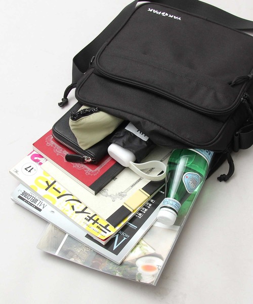 YAKPAK（ヤックパック）の「YAKPAK / ヤックパック / 撥水 600Dポリエステル / 縦型 ボックス ショルダーバッグ / white labela / ホワイトレーベル / BOX SHOULDER（ショルダーバッグ・メンズ・ブラック・FREE）」の10枚目の写真