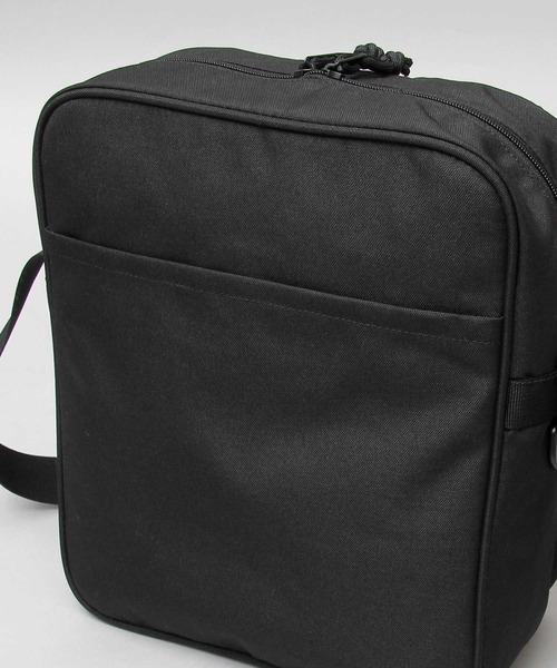 YAKPAK（ヤックパック）の「YAKPAK / ヤックパック / 撥水 600Dポリエステル / 縦型 ボックス ショルダーバッグ / white labela / ホワイトレーベル / BOX SHOULDER（ショルダーバッグ・メンズ・ブラック・FREE）」の16枚目の写真